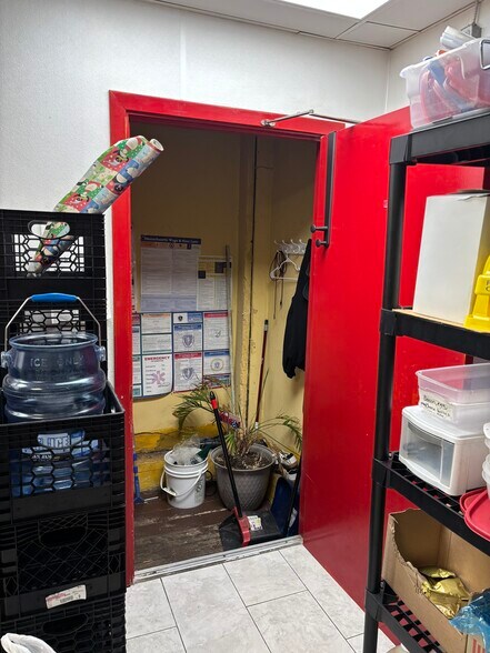 More Photos Of 57 Center Ave, Middleboro Storefront For Lease