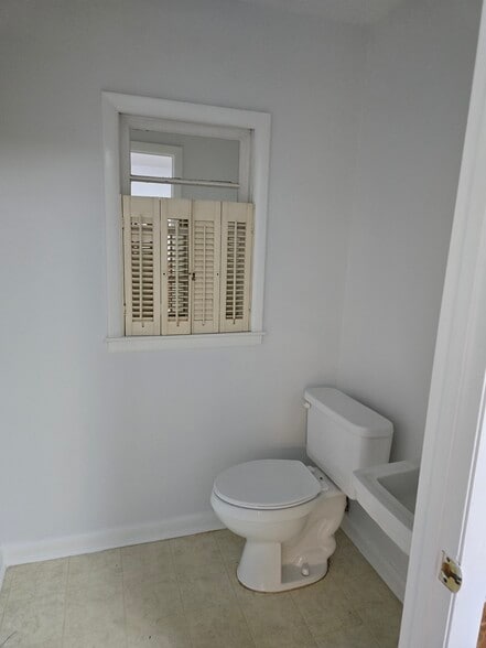 More Photos Of 130 Clay St, Hinesville Religious Facility For Sale