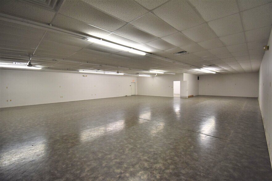 More Photos Of 716 Main St, Mount Vernon Office For Sale