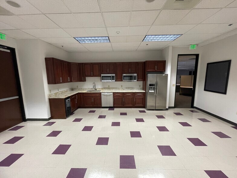 More Photos Of 140 Blue Ravine Rd, Folsom Showroom For Sale