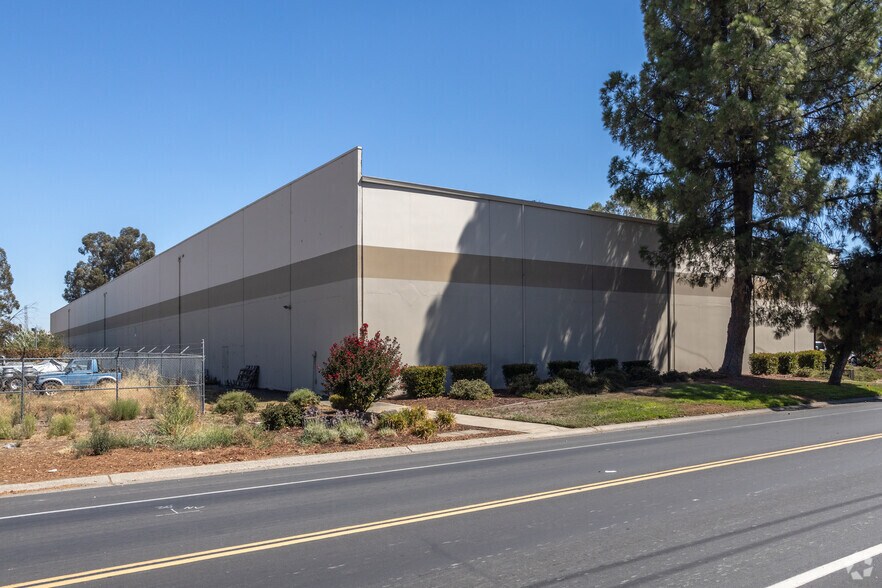 More Photos Of 3825 Cincinnati Ave, Rocklin Warehouse For Lease