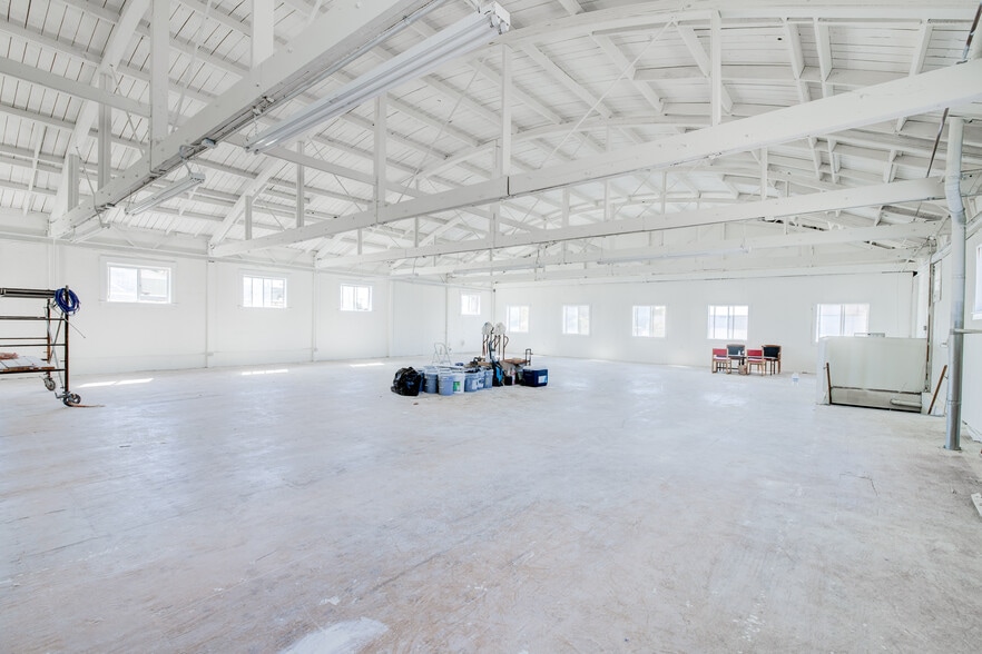 More Photos Of 4333-4335 W 147th St, Lawndale Office For Sale