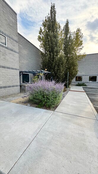 More Photos Of 891 Trademark Dr, Reno Showroom For Lease