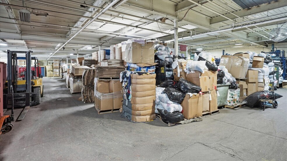 More Photos Of 1245 Marconi Blvd, Copiague Warehouse For Sale