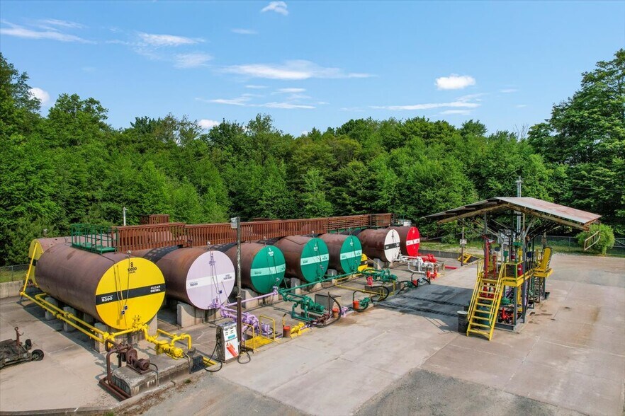 More Photos Of 85 Kaufman Rd, Monticello Distribution For Sale