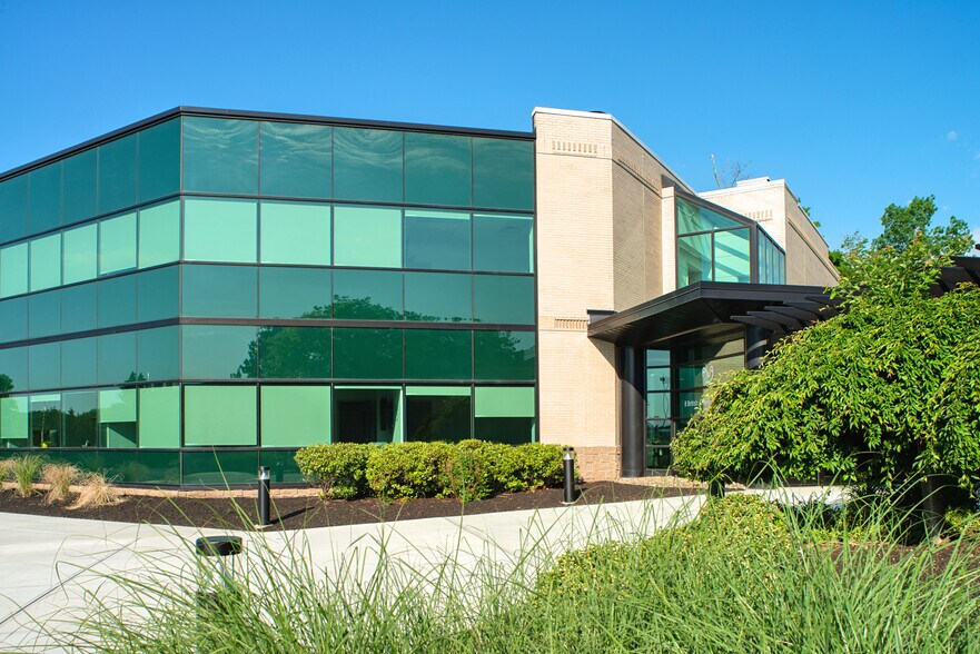 More Photos Of 8 British American Blvd, Latham Office For Lease