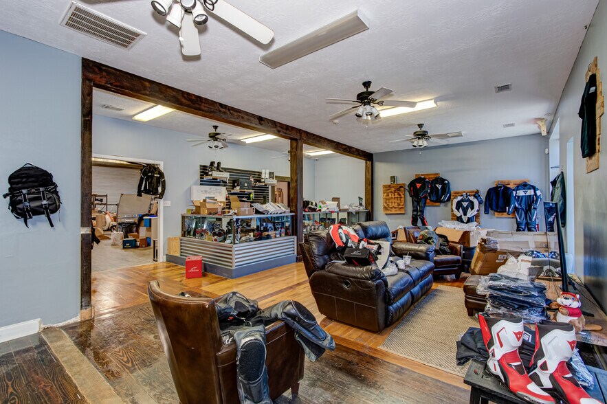 More Photos Of 3002 River Watch Ln, Augusta Flex For Sale