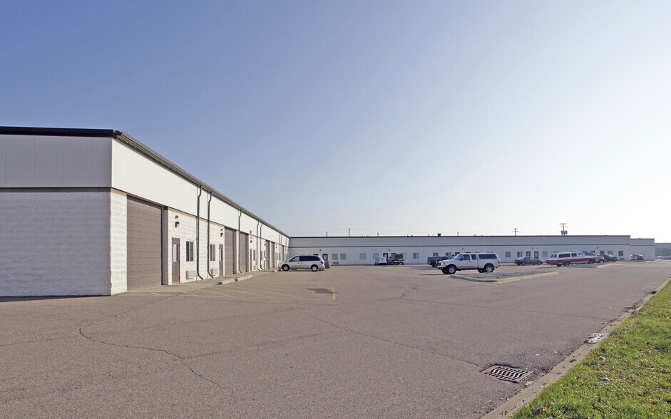 More Photos Of 42376-42498 Mound Rd, Sterling Heights Warehouse For Lease