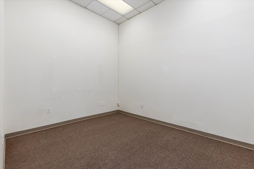 More Photos Of 308 Main St, Fort Lee Office For Lease