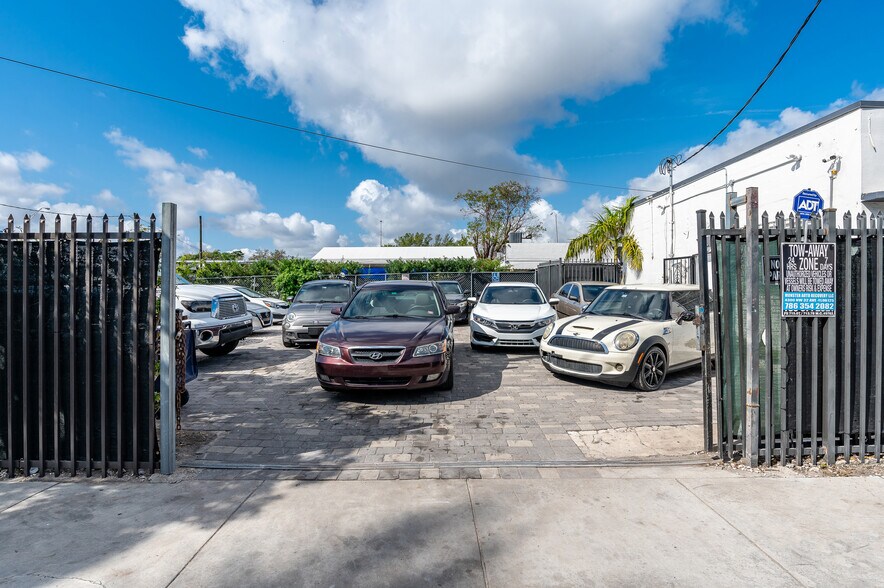 More Photos Of 660-680 NW 71st St, Miami Warehouse For Sale