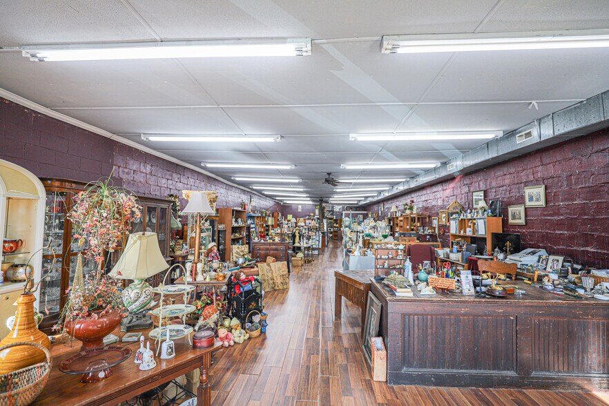 More Photos Of 210 Main St, Hazel Storefront For Sale