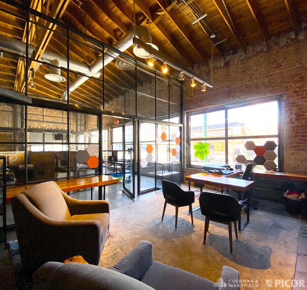 More Photos Of 210-220 E Broadway Blvd, Tucson Freestanding For Lease