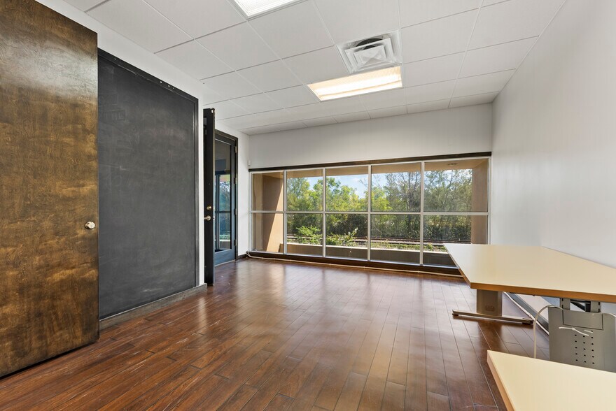 More Photos Of 20165-20199 NE 16th Pl, Miami Flex For Lease