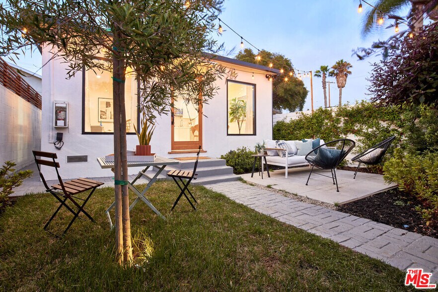 Primary Photo Of 2818 Abbot Kinney Blvd, Venice Apartments For Sale