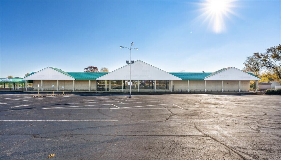 More Photos Of 8567-8587 Fort Smallwood Rd, Pasadena Unknown For Lease