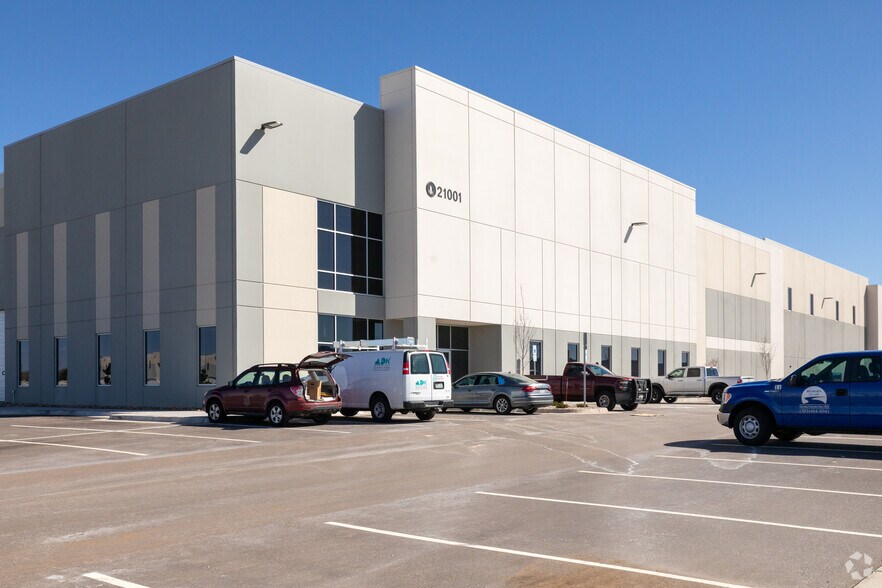 More Photos Of 21001 E 13th Ave, Aurora Distribution For Lease