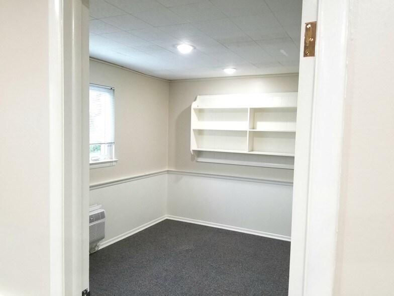 More Photos Of 7311 Highland St, Springfield Warehouse For Lease