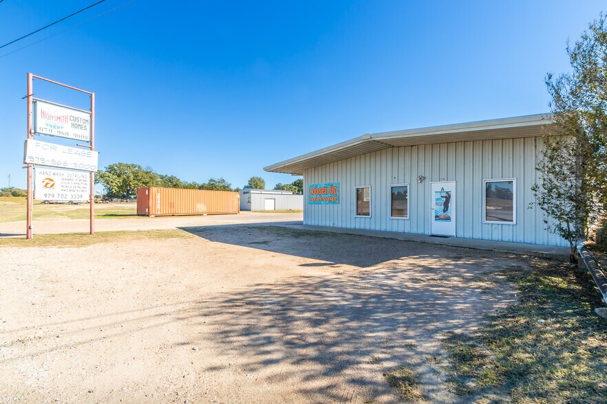 More Photos Of 1346 N Jefferson St, La Grange Warehouse For Sale