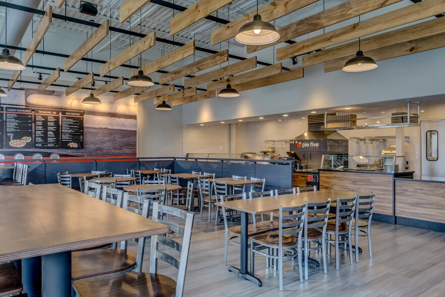 More Photos Of 6995 S Broadway Ave, Tyler Restaurant For Lease