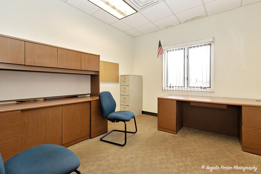 More Photos Of 1820 Circuit Dr, Round Lake Beach Warehouse For Lease