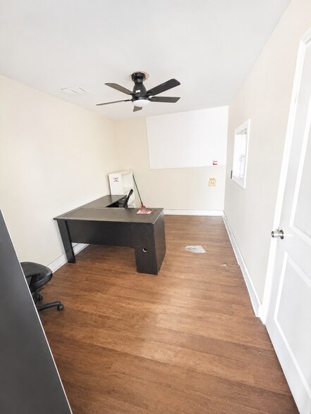 More Photos Of 15217 US 301, Dade City Office For Lease