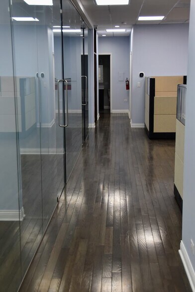 More Photos Of 710 Higgins Rd, Park Ridge Office Residential For Lease