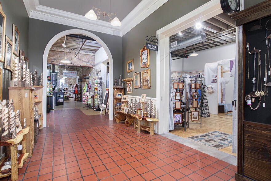 More Photos Of 356 W Western Ave, Muskegon Storefront For Sale