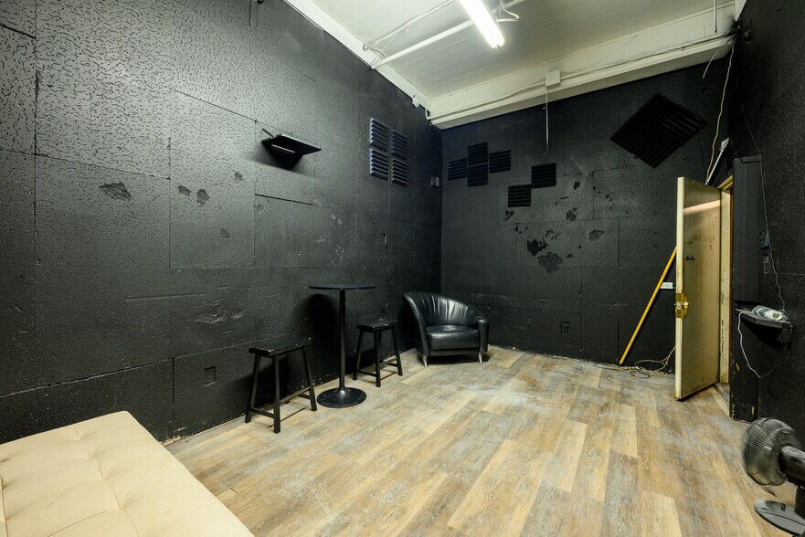 More Photos Of 86-90 Forrest St, Jersey City Warehouse For Lease