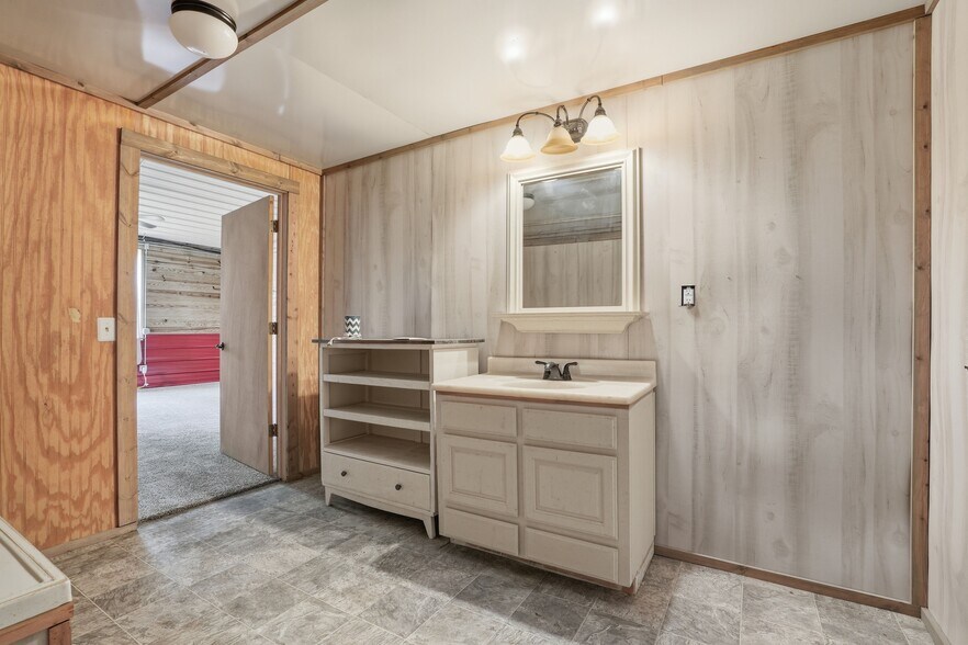 More Photos Of 113 S Wilder St, Chouteau General Retail For Sale