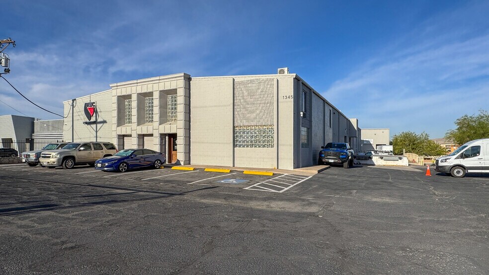 More Photos Of 1345 Geronimo Dr, El Paso Distribution For Sale