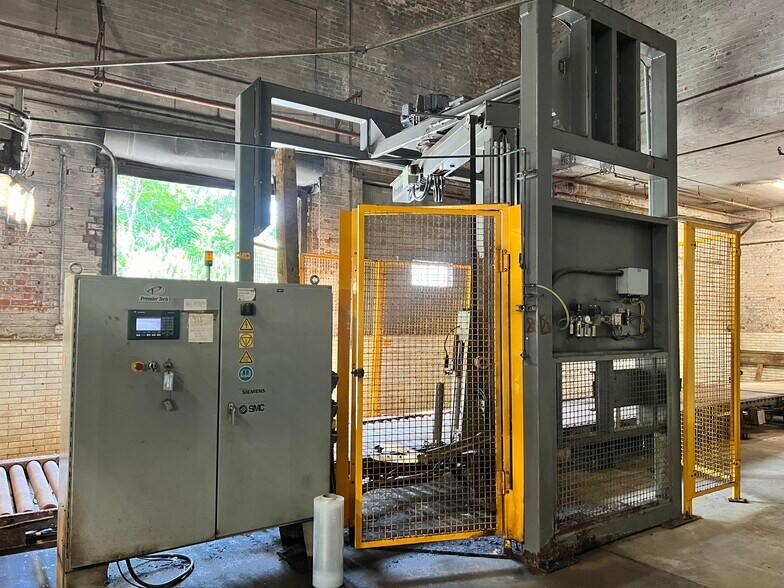 More Photos Of 703 Elk St, Buffalo Warehouse For Sale