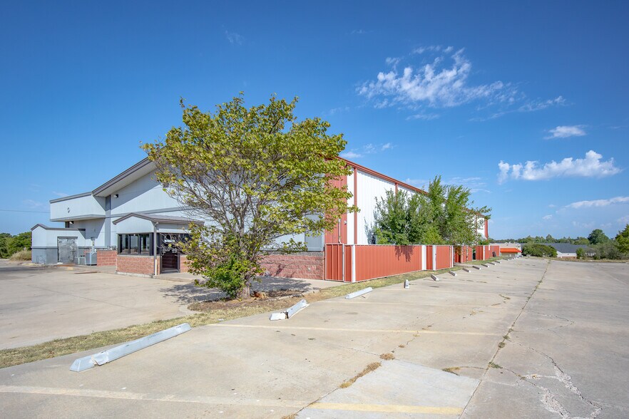 More Photos Of 1940 Harper St, Choctaw Medical For Lease