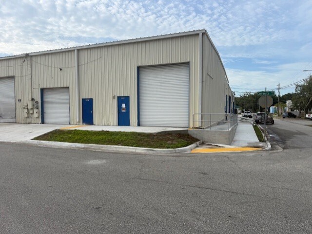 More Photos Of 5808-5818 Commerce St, Jacksonville Warehouse For Lease