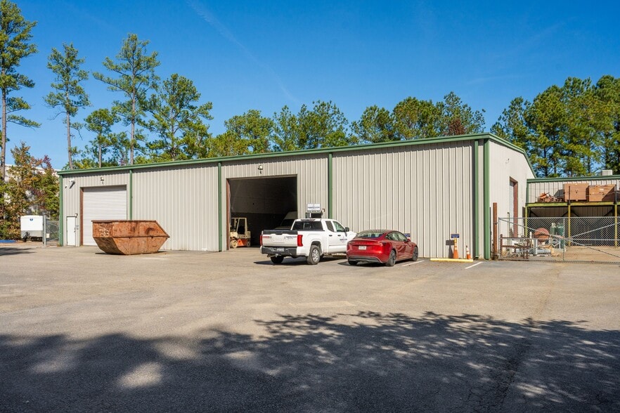 More Photos Of 3270 Benchmark Dr, Ladson Manufacturing For Lease