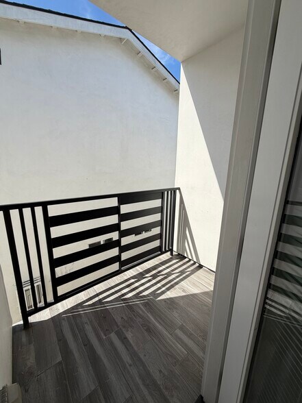 More Photos Of 3944 S Budlong Ave, Los Angeles Apartments For Sale
