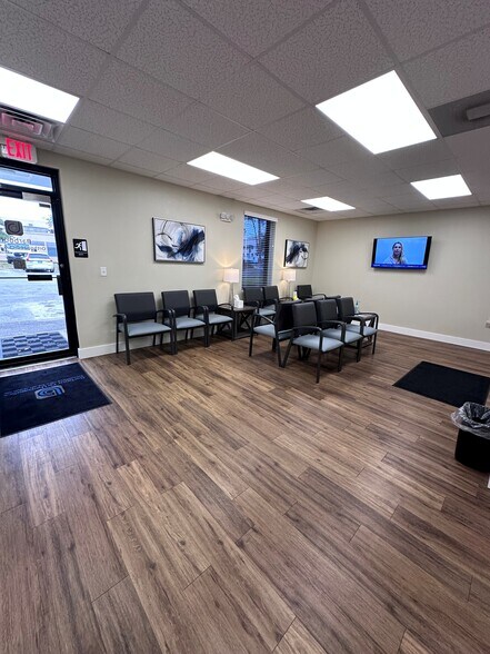 More Photos Of 3599 University Blvd S, Jacksonville Office For Sale