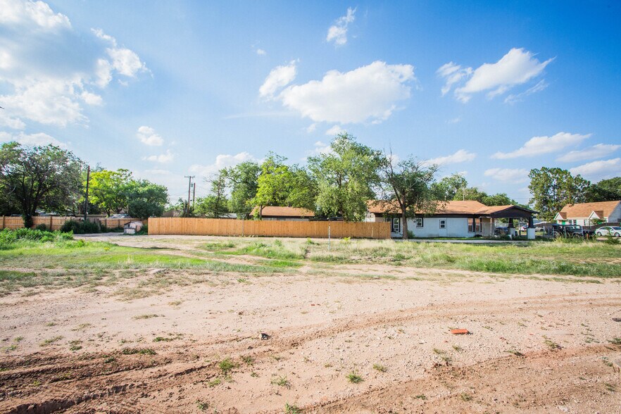 More Photos Of 1812 Avenue R, Lubbock Office For Sale