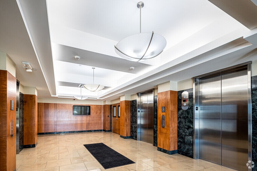 More Photos Of 5700 Broadmoor St, Mission Office For Lease