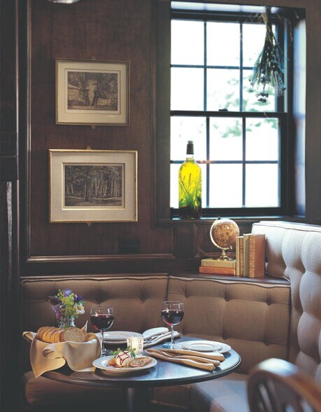 More Photos Of 18 Main St, Stowe Hotel For Sale