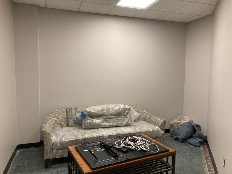 More Photos Of 309 W Superior St, Duluth Storefront For Sale