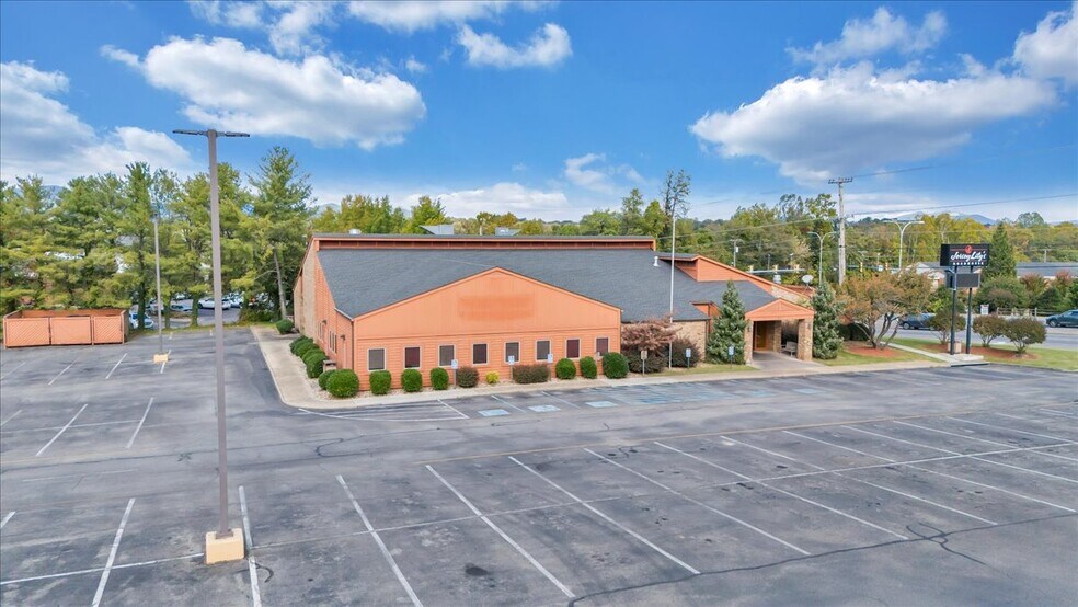 More Photos Of 1650 Braeburn Dr, Salem Restaurant For Sale