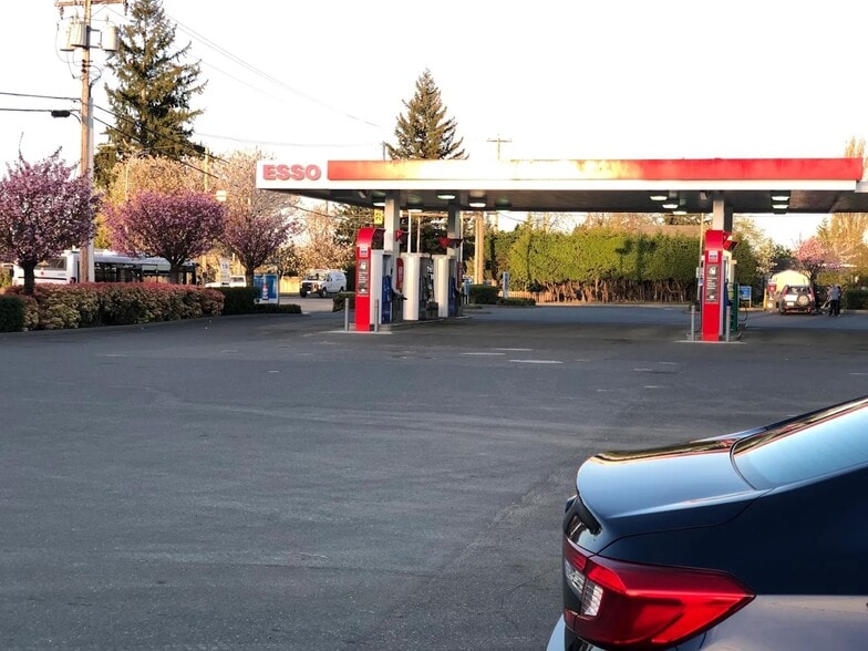 Primary Photo Of 2001 16th Ave, Campbell River Service Station For Sale