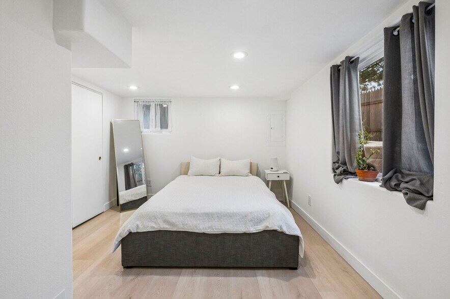 More Photos Of 11020 N Moore Ave, Portland Flex For Sale