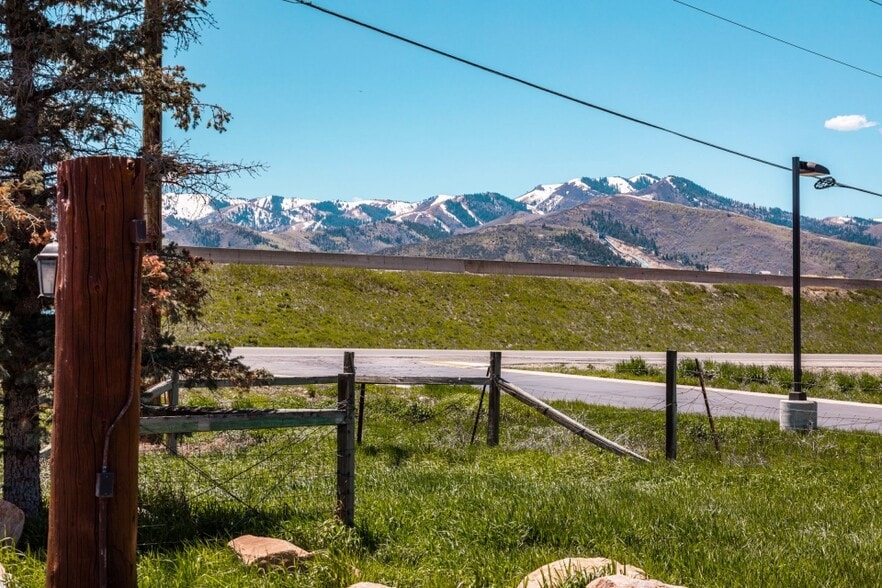 More Photos Of 700 Bitner Rd, Park City Office For Sale