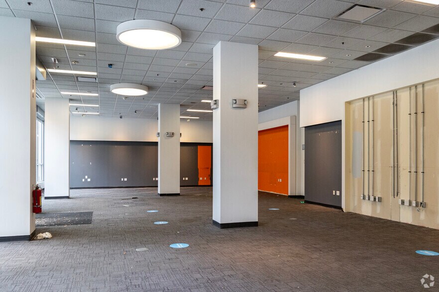 More Photos Of 4400 N Broadway St, Chicago Storefront Retail Office For Sale