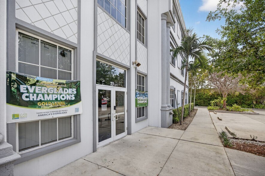 More Photos Of 713 W Palm Dr, Florida City Schools For Sale