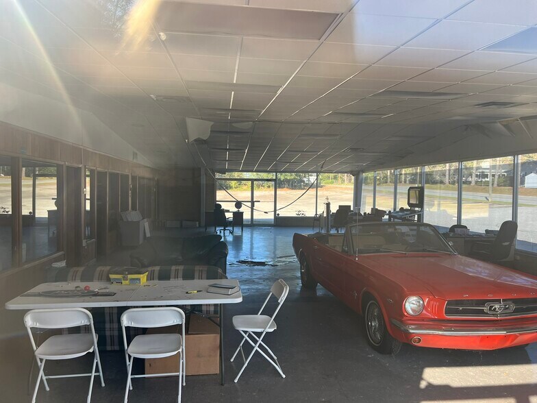 More Photos Of 757 North St, Ashburn Auto Dealership For Sale
