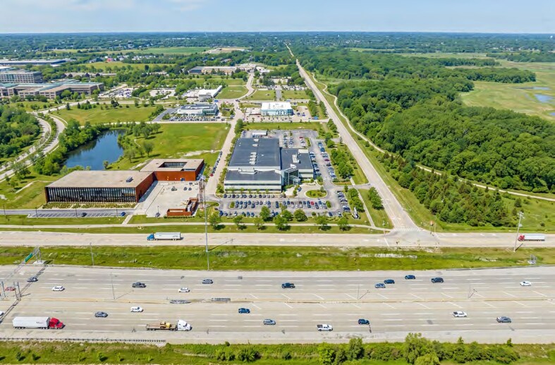 More Photos Of 2400 Huntington Blvd, Hoffman Estates Flex For Sale