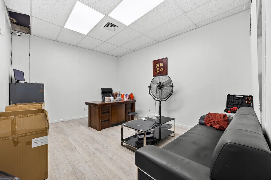 More Photos Of 59-48 55th St, Maspeth Manufacturing For Sale