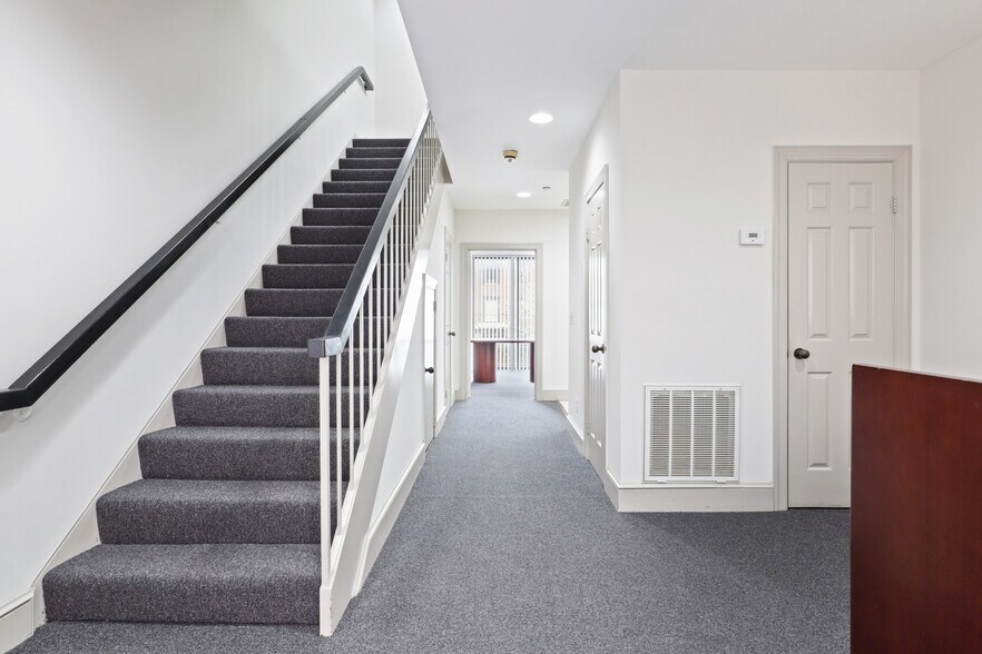More Photos Of 115 Oronoco St, Alexandria Office For Lease